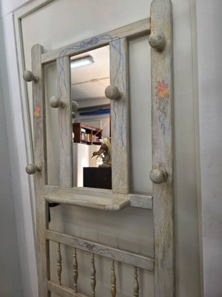 Mueble recibidor con espejo y perchero