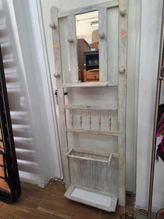Mueble recibidor con espejo y perchero