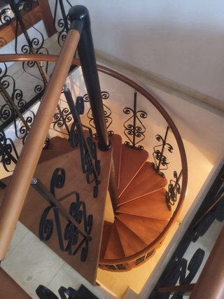 Escalera caracol madera y forja