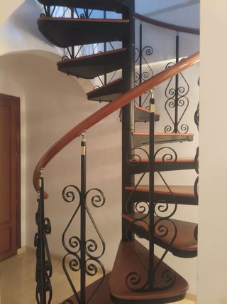 Escalera caracol madera y forja
