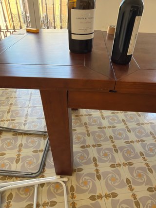 Mesa de comedor de madera