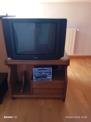 TV Thomson de tubo con mueble