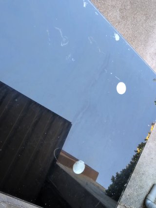 Mesa de forja y cristal negro