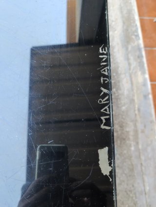 Mesa de forja y cristal negro