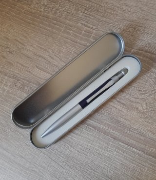 Elegante bolígrafo metálico con estuche