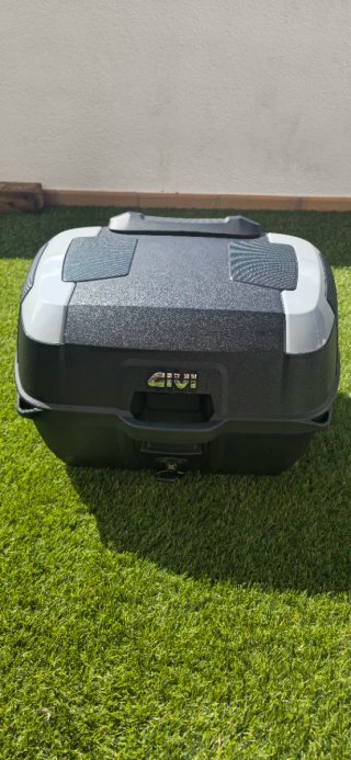 Top Case Givi B45+ Monolock (3 meses uso)