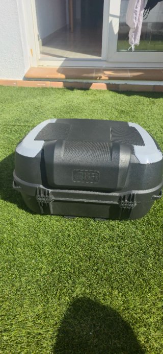 Top Case Givi B45+ Monolock (3 meses uso)