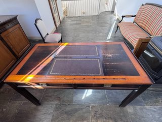 Escritorio de madera maciza y cuero