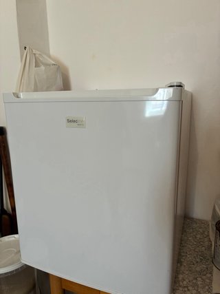Nevera pequeña sin uso