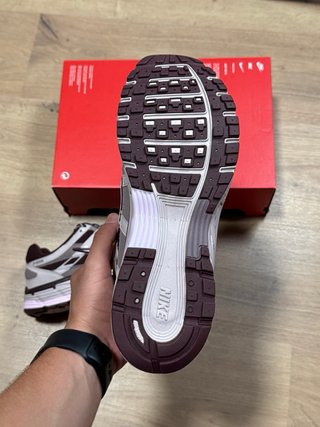 Nike P-6000 Burdeos Talla 44.5
