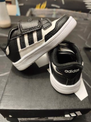 Adidas Scarpe Bambino Taglia 19 (US 4K)