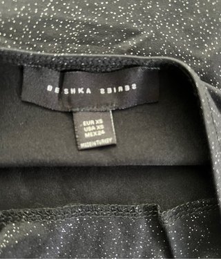 Top Bershka preto com brilho tam. XS