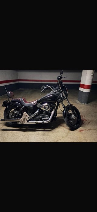 Harley Davidson Dyna Street Bob Negra