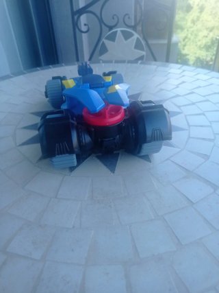 Batmovil lanzador de flechas con muñeco