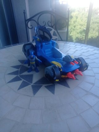 Batmovil lanzador de flechas con muñeco