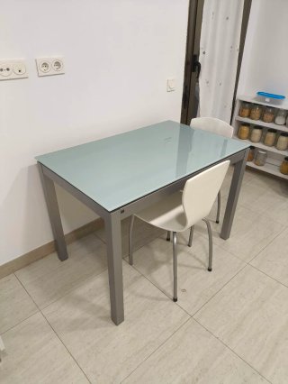 Mesa y sillas