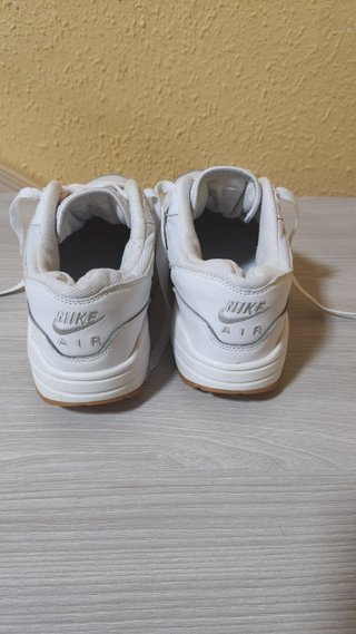 Nike Air Max 1 Blancas Suela Gum (Talla 41)