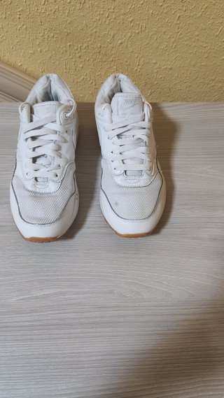 Nike Air Max 1 Blancas Suela Gum (Talla 41)
