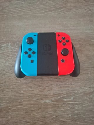 Nintendo Switch Azul y Amarillo