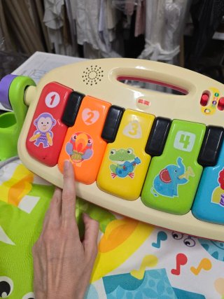 Tapete Piano Bebé Arcoíris Juguetes