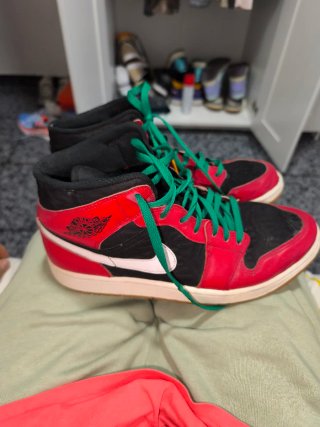Air Jordan 1 Mid SE Christmas