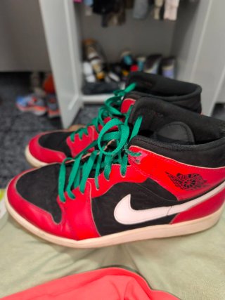 Air Jordan 1 Mid SE Christmas