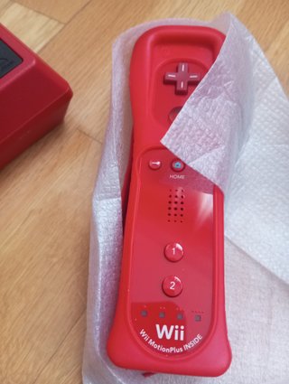 Nintendo Wii Mini Roja SIN ESTRENAR + 2 Juegos