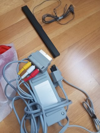 Nintendo Wii Mini Roja SIN ESTRENAR + 2 Juegos