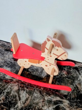 Caballo balancín de madera para niños