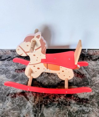 Caballo balancín de madera para niños