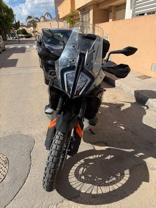 KTM 790 Adventure Negra y Naranja
