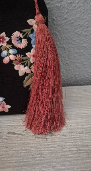 Cartera negra terciopelo bordada flores