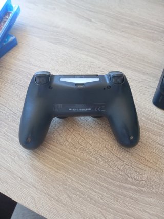 PS4 Slim 1TB + Mando + 3 Juegos