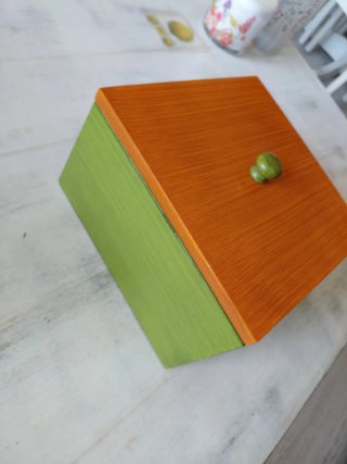 Caja de madera decorativa