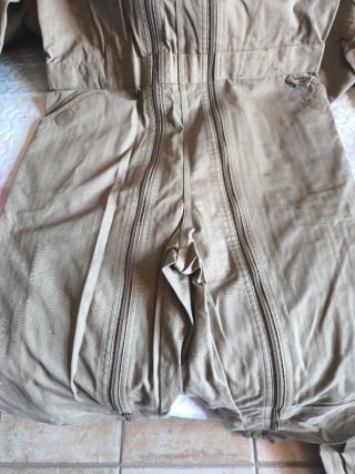 Mono de trabajo beige