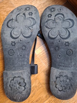 Sandalias planas negras