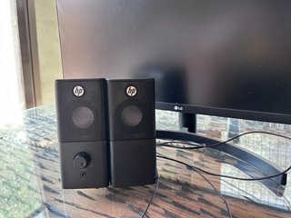 Monitor LG 27 + 2 altoparlanti HP