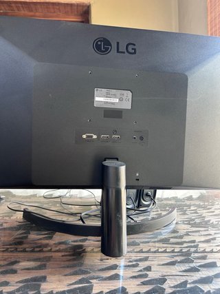 Monitor LG 27 + 2 altoparlanti HP