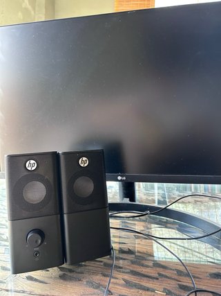 Monitor LG 27 + 2 altoparlanti HP