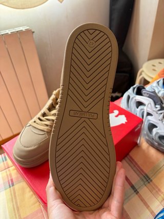 ZAPATILLAS CON ETIQUETSS