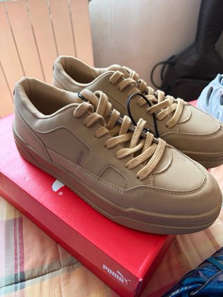 ZAPATILLAS CON ETIQUETSS
