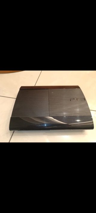 PlayStation 3 Super Slim 12GB + 2 Controller