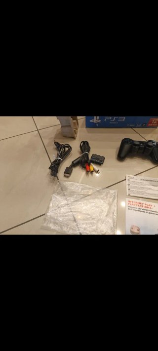PlayStation 3 Super Slim 12GB + 2 Controller