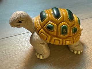 Tortuga decorativa cerámica