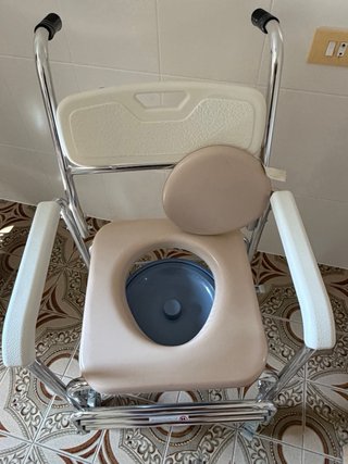 Silla de ducha con ruedas y WC. Como nuevo.