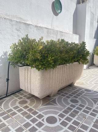 Jardinera de piedra grande