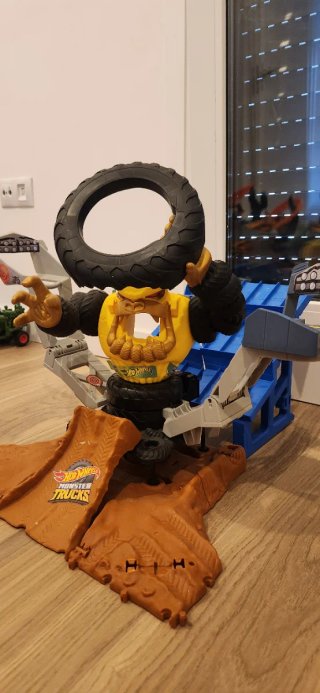 Hot Wheels Monster Trucks Pista. Precio negociable