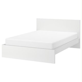 Estructura de cama blanca + colchón