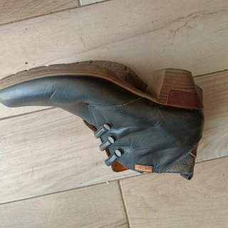 Botines Pikolinos Negros y Marrones