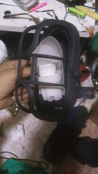 Lámpara de exterior ovalada FUNCIONA PERFECTAMENTE